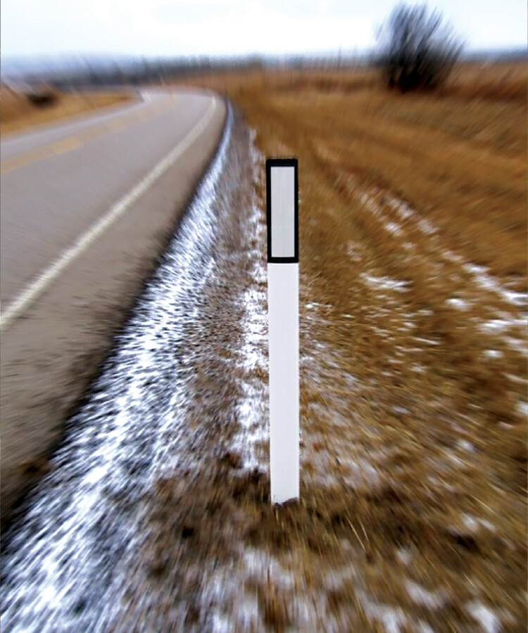 Route sans balise de déneigement